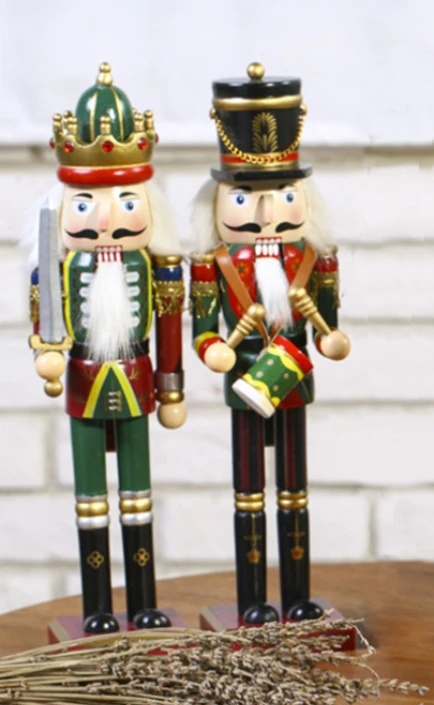 Luskáčik Drevená vianočná postava kráľa s mečom