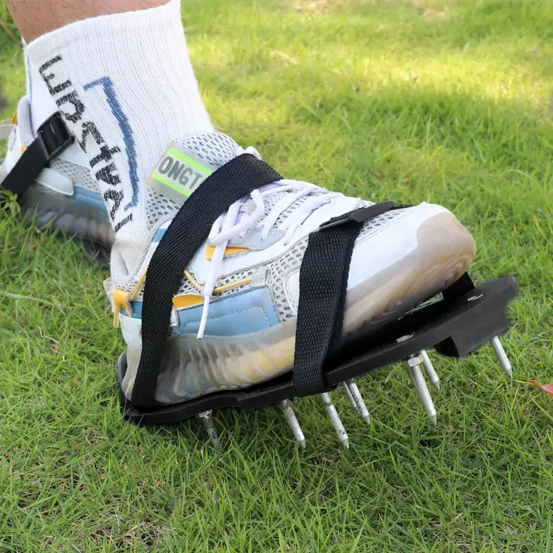 Aerator - prevzdušňovač trávy