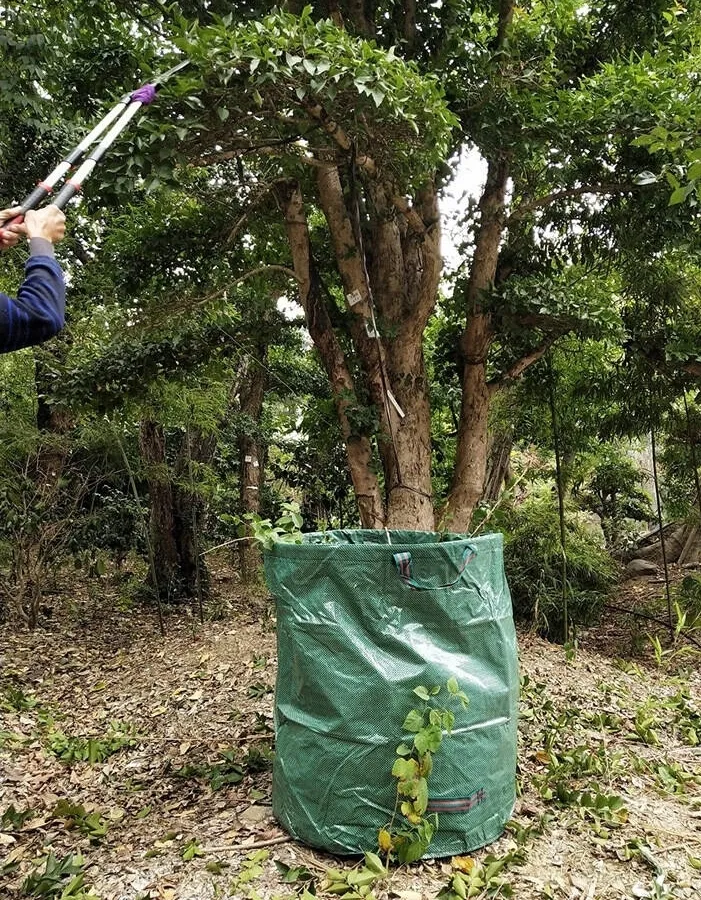 Záhradný kôš na lístie s objemom 120 litrov