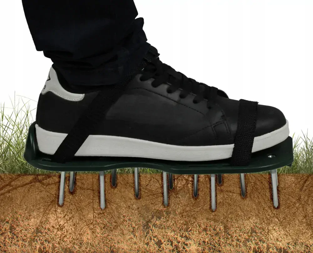 Aerator - prevzdušňovač trávy