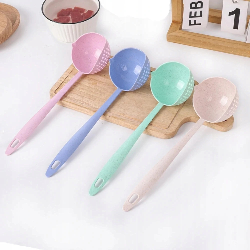 Kuchynská plastová naberačka a sitko 2v1 na polievky