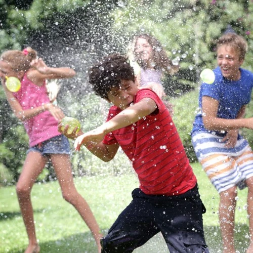 Vodné balóniky 111 kusov + koncovka na hadice