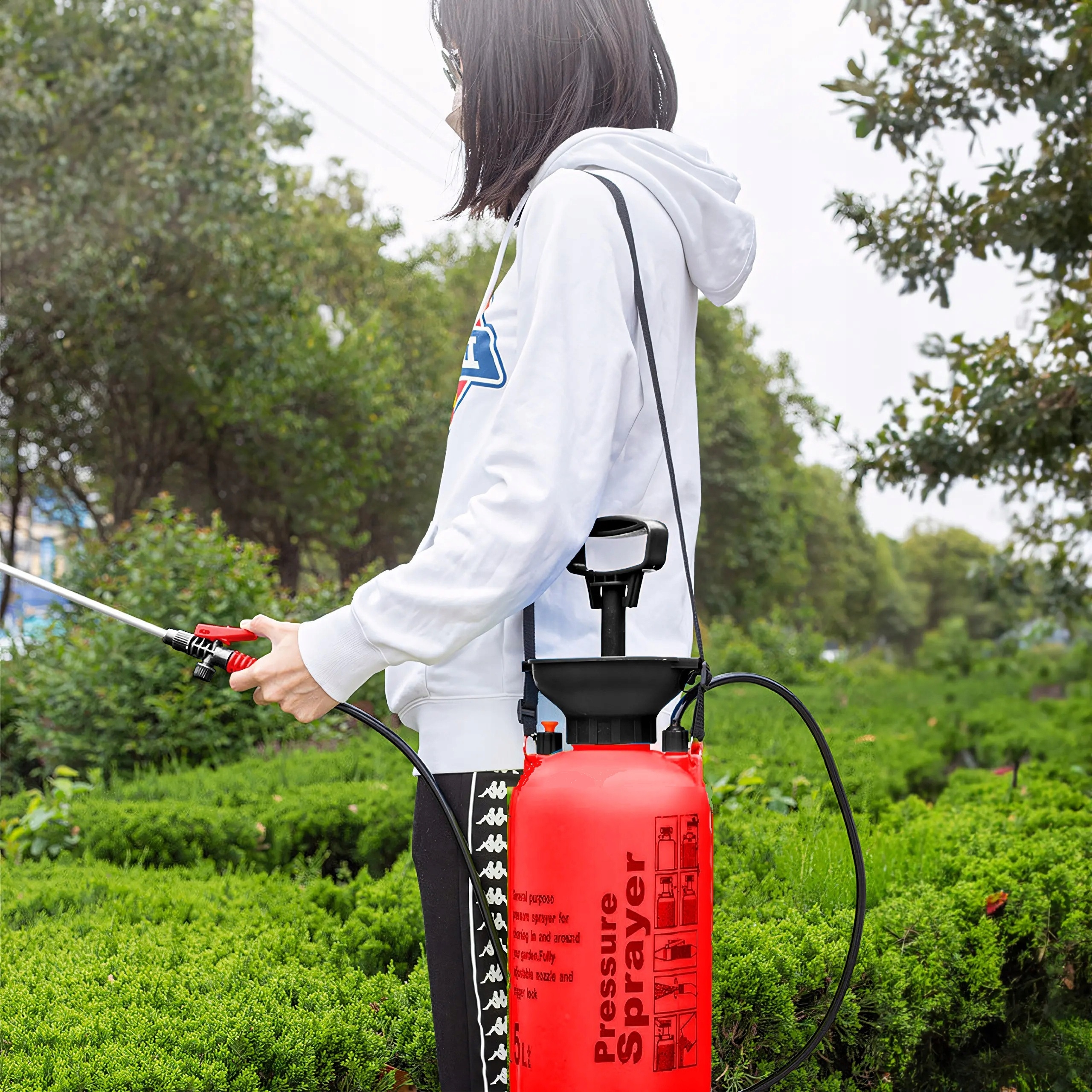 Záhradný ručný chrbtový postrekovač tlakový 8L