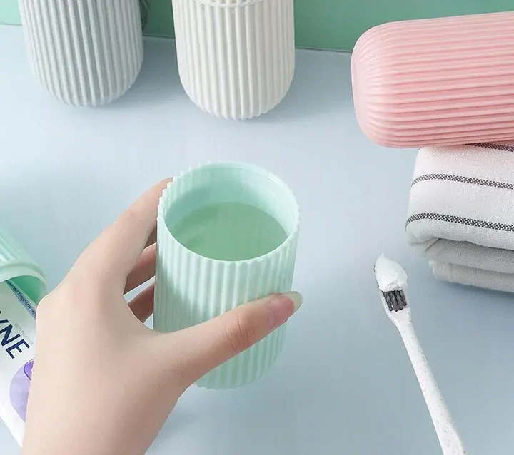 Prenosné cestovné púzdro na zubnú pastu a kefku