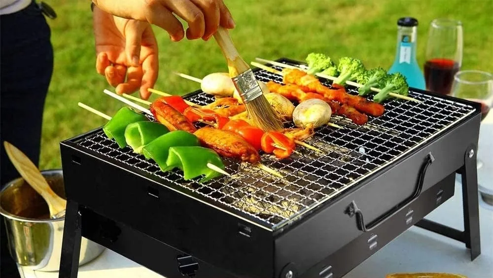 Prenosný cestovný skladací gril na drevené uhlie