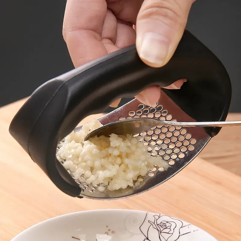 Ručný lis strúhadlo na cesnak parmezán muškátový oriešok