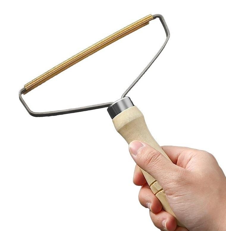 Holiaci strojček na oblečenie svetre hrebeň na chlpy